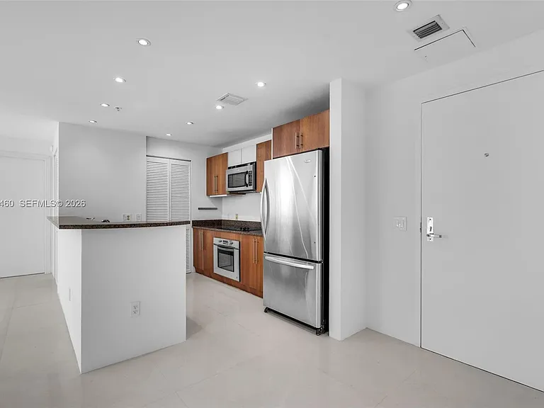 300 S Biscayne Blvd #T-3702 — Photo 3