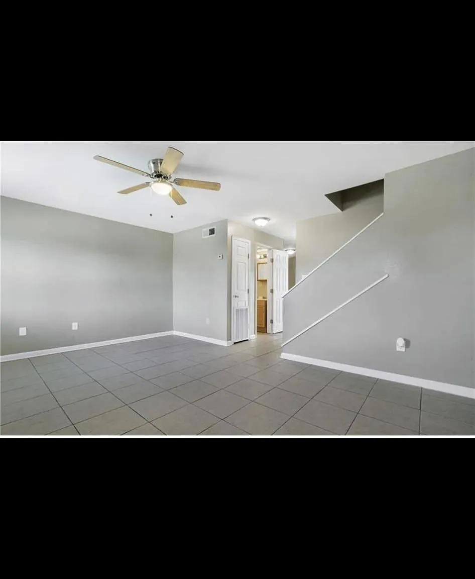 2 bed, 1.5 bath, 2160 sqft, $1,350 — Photo 2