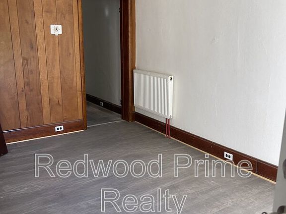 4th image of 631 Coleman Ave Unit 3