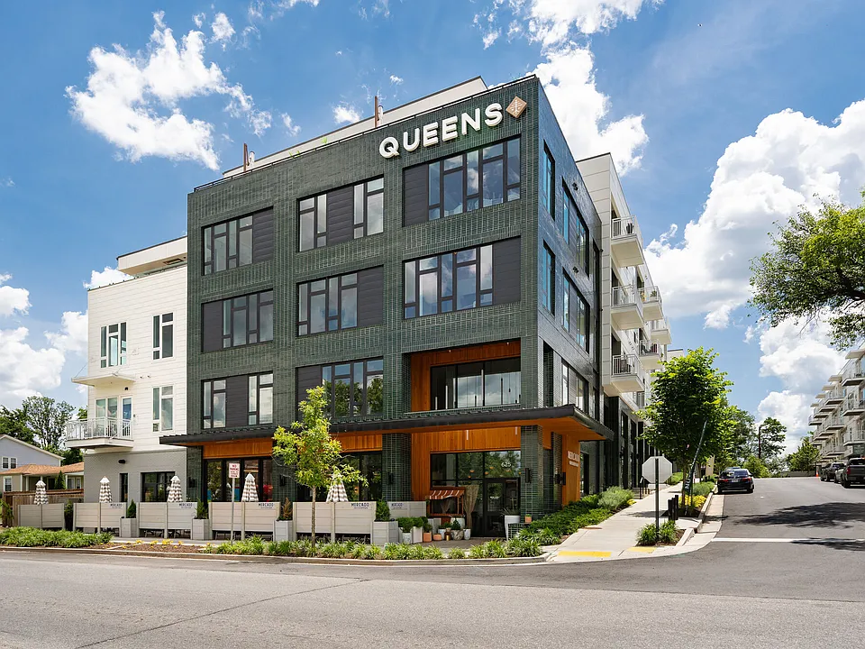 Queens Wedgewood Houston apartments community photo