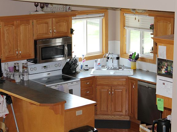 4th image of 15906 Ryan Dr