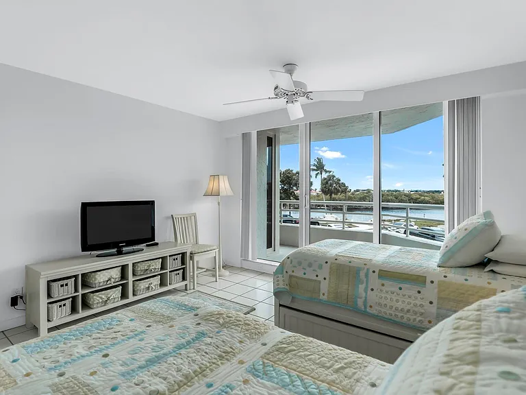 4201 N Ocean Blvd #203 — Photo 49