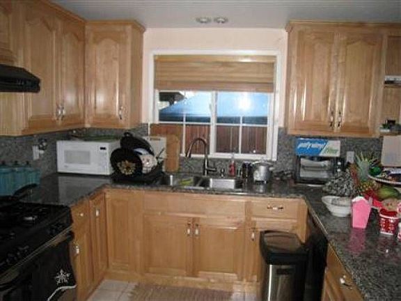 4th image of 1091 Walnut Woods Ct