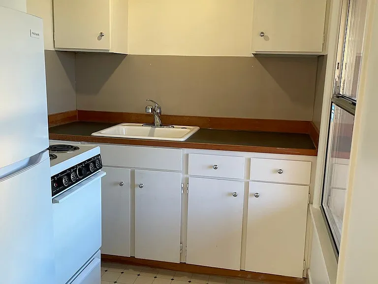 4309 Greenwood Ave N — Photo 4