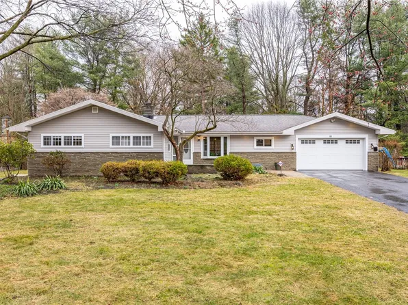 11 Santa Dr, Pittsford, NY 14534