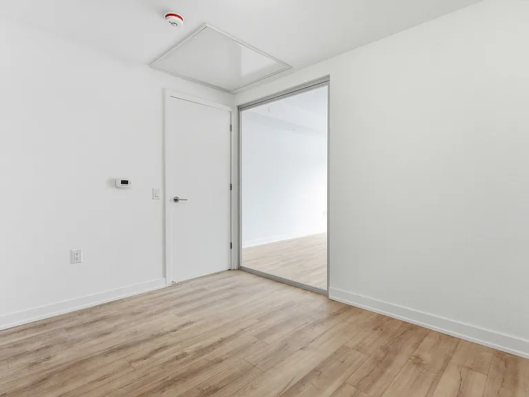 7439 Kingston Rd — Photo 16
