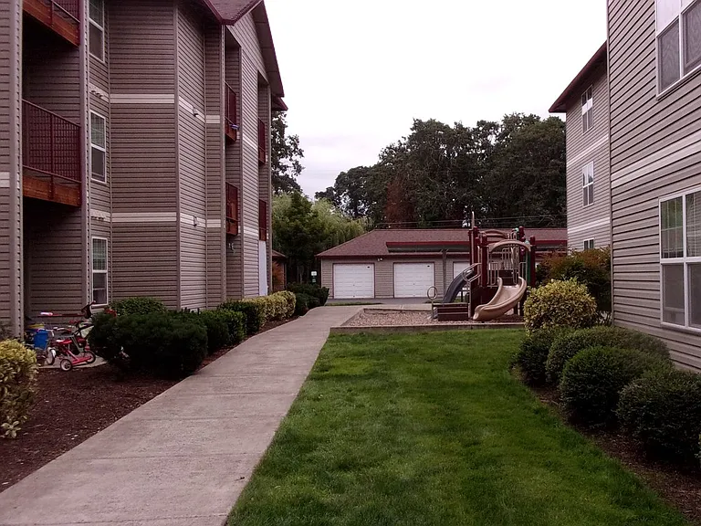 Parkside Apartments — Photo 91