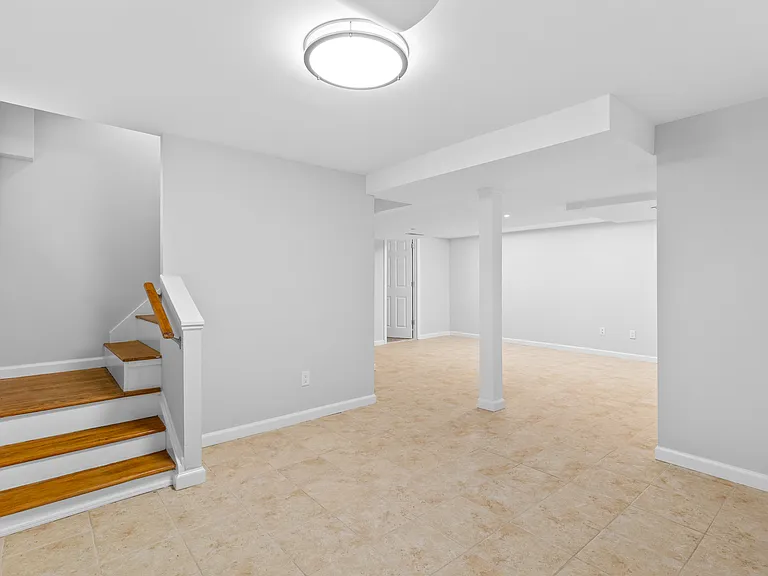 36 Ocean Dr E — Photo 16