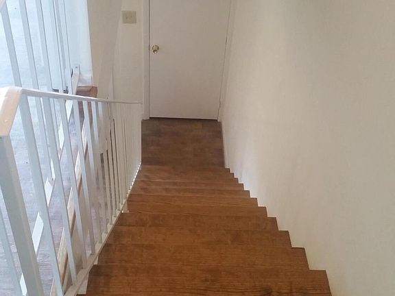 5th image of 300 Marsh St APT 1