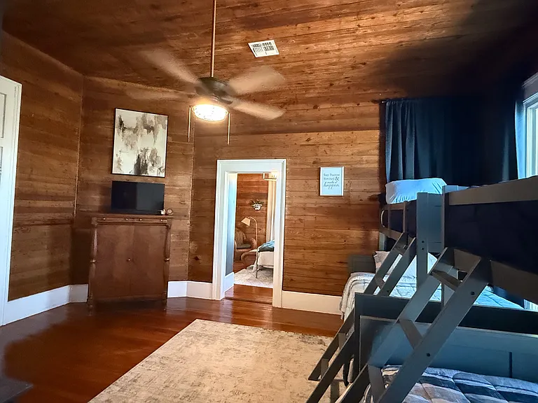 1500 Fleming Dr — Photo 21
