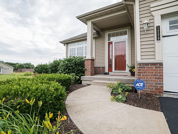 4th image of 1728 Meadowlark Ln #13