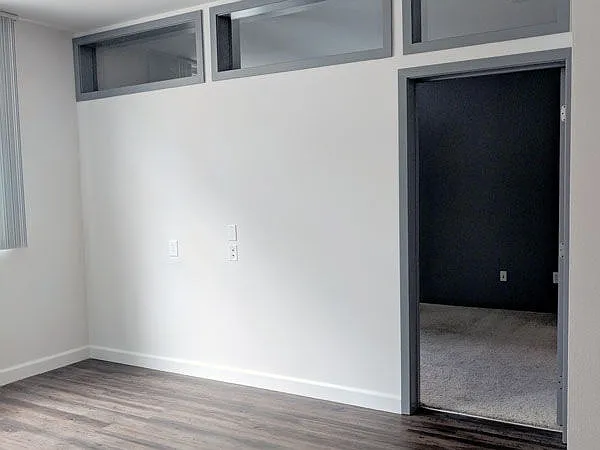 33 South Third — Photo 16