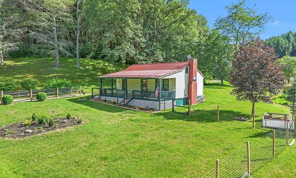 1st image of 904 Round House Rd