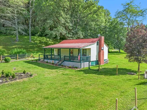 904 Round House Rd, Mouth Of Wilson, VA 24363