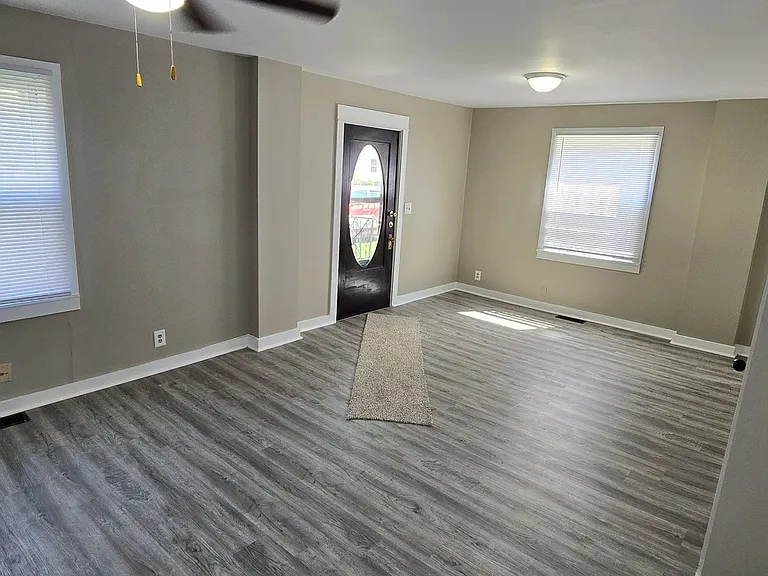 110 E Jackson St — Photo 1