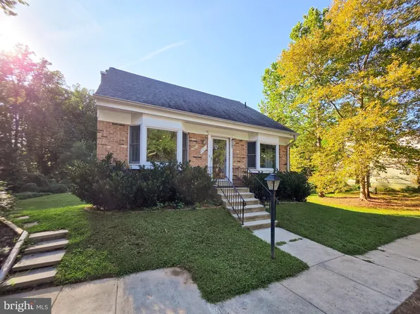 9910 Kingsbridge Dr, Fairfax, VA 22031
