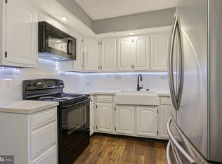 29 Vividleaf Ln, Levittown, PA 19054