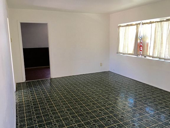 3rd image of 5917 Market St