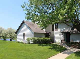 736 Chandler Rd, Gurnee, IL 60031