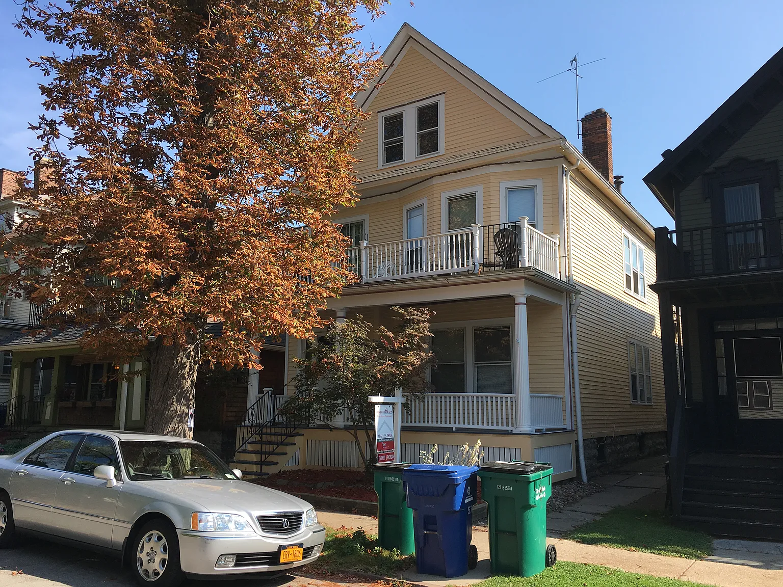 145 College St — Photo 1