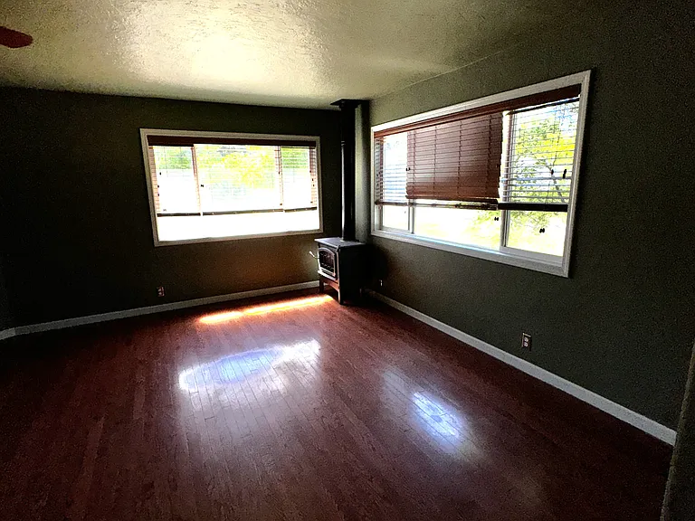 824 Schilling Way — Photo 6