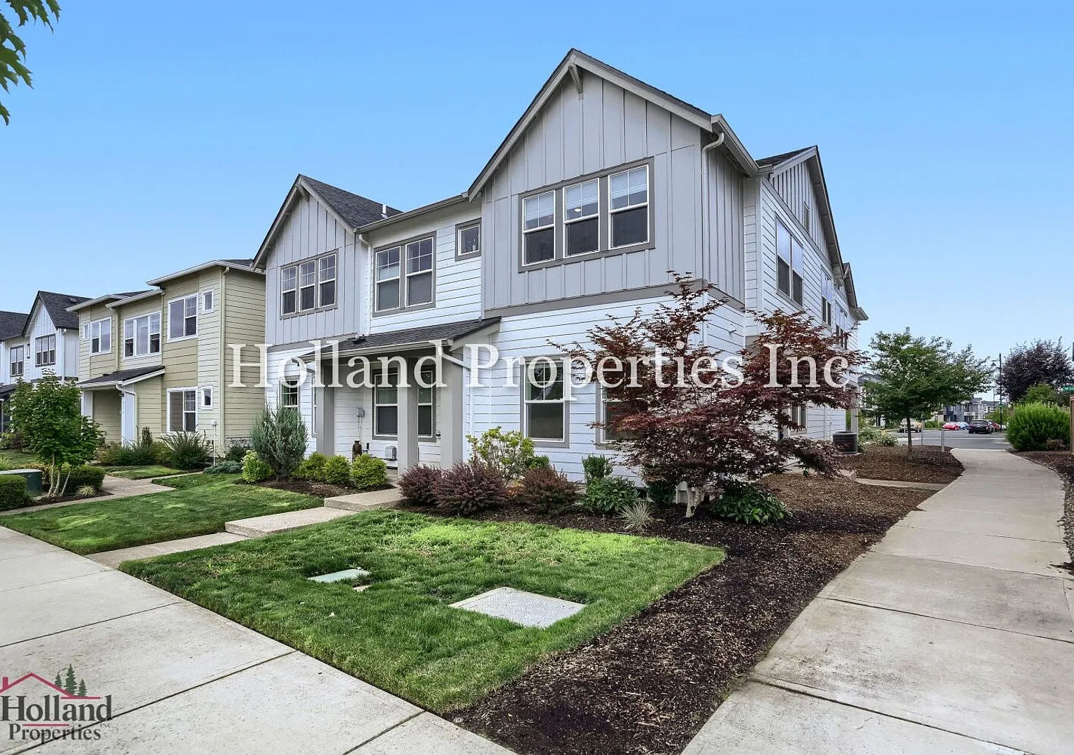 Stylish 2-Bedroom Home with Modern Finishes in Prime Hillsboro Location — Photo 2