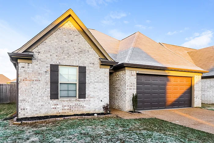 4 bed, 2.0 bath, 1708 sqft, $2,015 — Photo 3