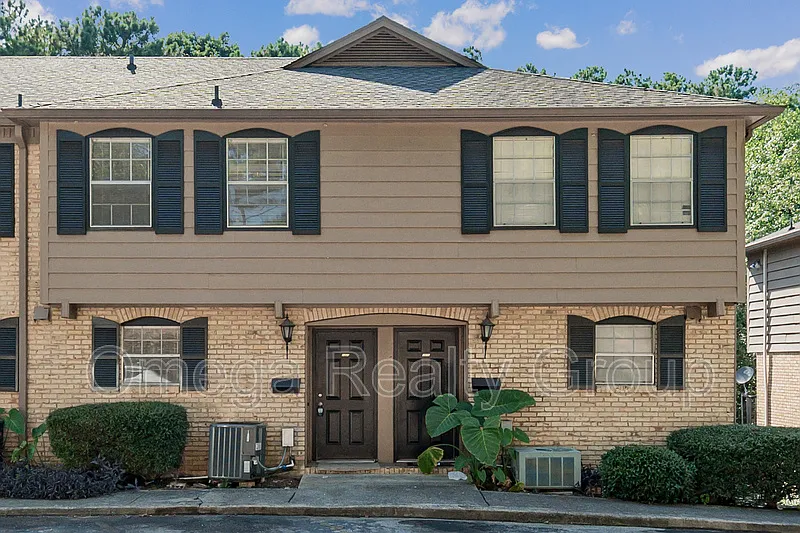 2 bed, 1.5 bath, 1120 sqft, $650 — Photo 1