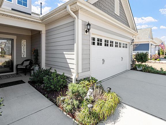 4th image of 228 Kalmia Dr