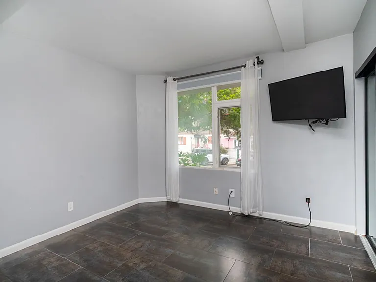 602 W Fir St W #105 — Photo 11