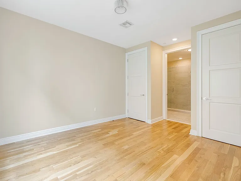 10 Main St #101 — Photo 14