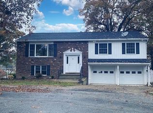 5 Hillcrest Dr, Newton, IL