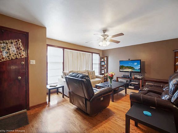 3rd image of 6811 S Kilbourn Ave