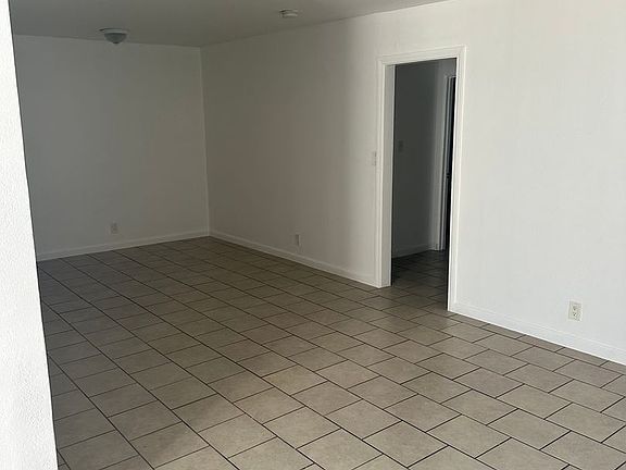 3rd image of 6808-6812 S Main St #6810-1/2