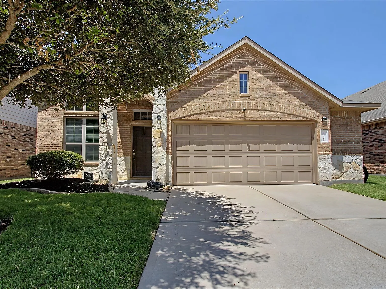 3 bed, 2.0 bath, 1962 sqft, $2,500 — Photo 1