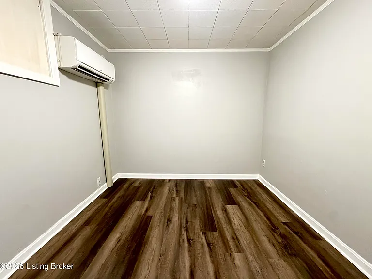 206 N Oak St #6 — Photo 3