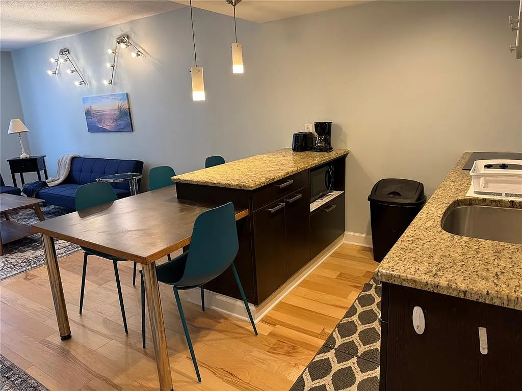 1 bed, 1.0 bath, 570 sqft, $1,600 — Photo 4