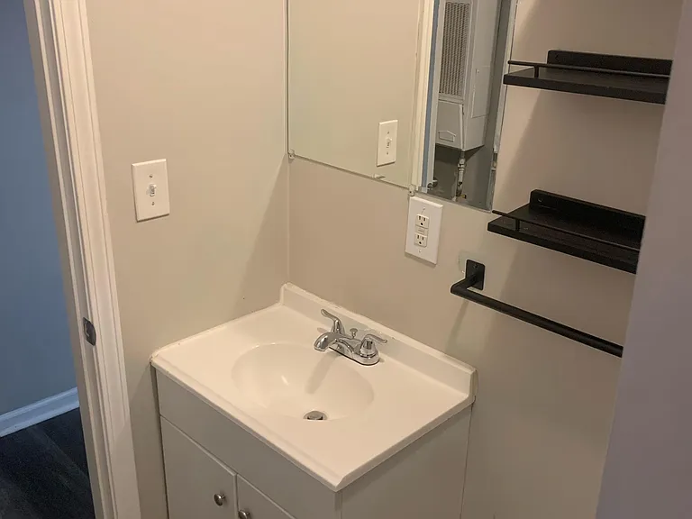 347 24th Ave NE #1 — Photo 5