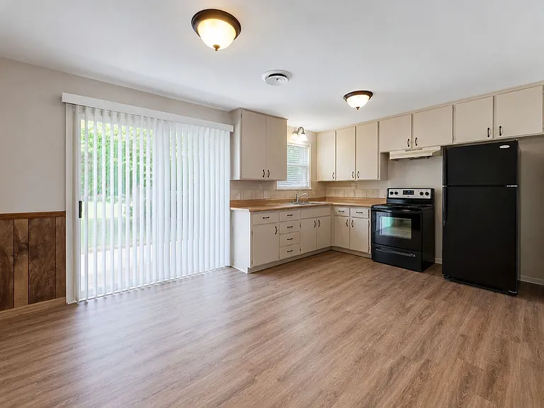 1204 Connell Dr — Photo 4