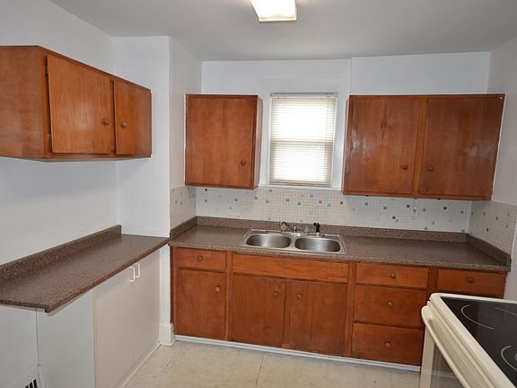 4th image of 1837 Shaw Ave