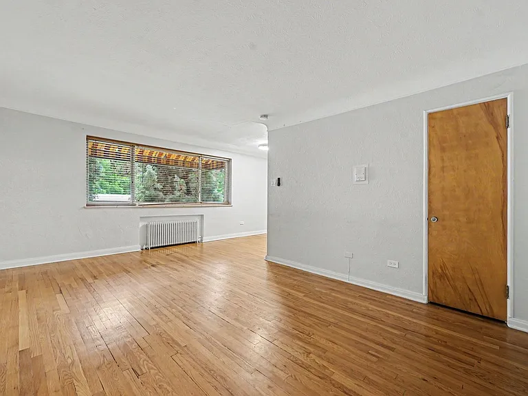 733 E 2nd Ave #105 — Photo 13