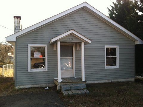 2nd image of 911 Davis Ave