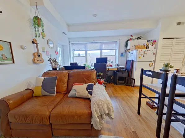 900 Gunnison, 900 W Gunnison St #303, Chicago, IL 60640