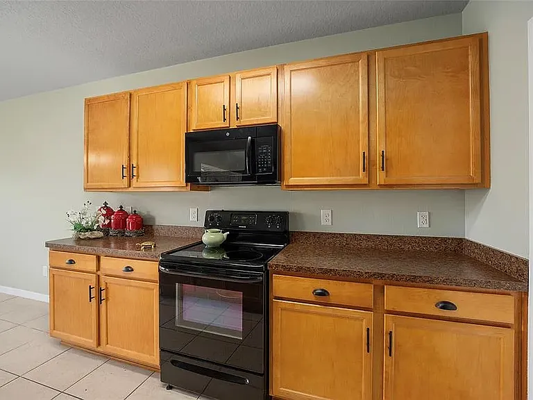 6742 SW 64th Ave — Photo 7