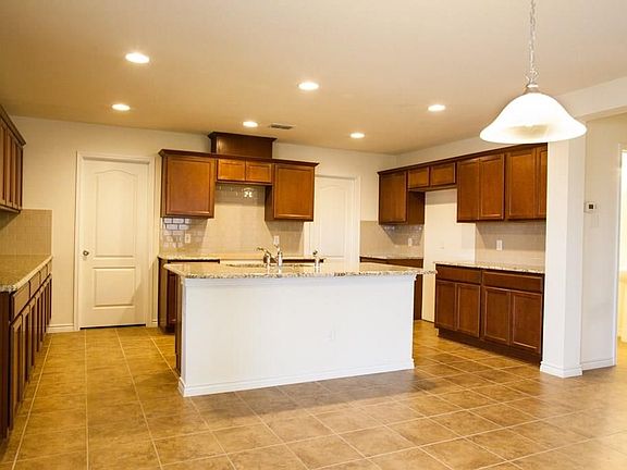 4th image of 752 Skyflower Dr
