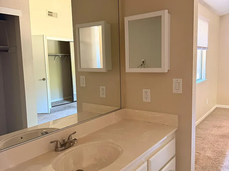 619 Willow Creek Dr — Photo 12