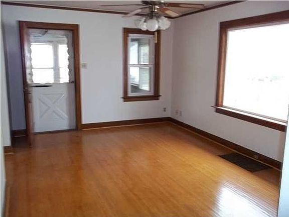 3rd image of 1416 Henning Ave