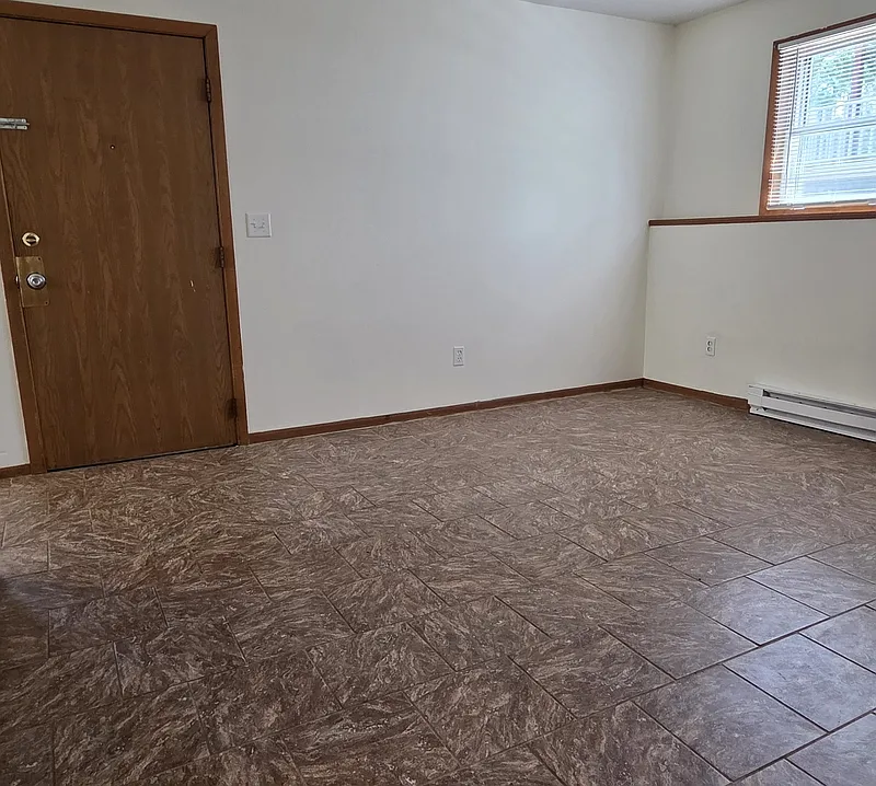 4 bed, 1.0 bath, $1,199 — Photo 3