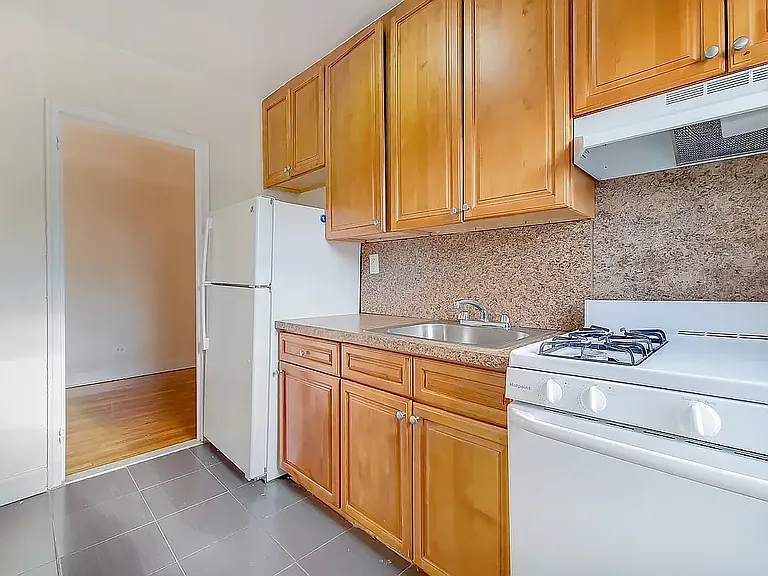 2100 Cropsey Ave #4J — Photo 2