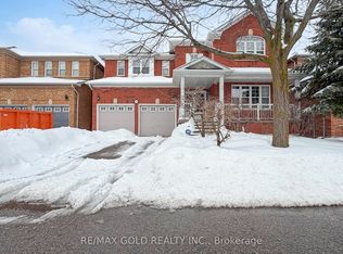 5 Sir David Pl, Brampton, ON L7A 2E4